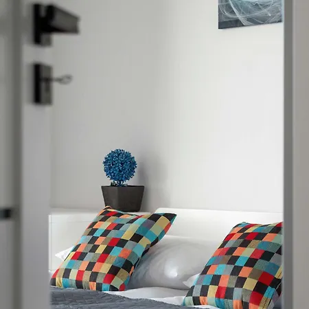 Tobaco Park Ii Modern With Parking Near Atlas Arena In By Renters Appartement *