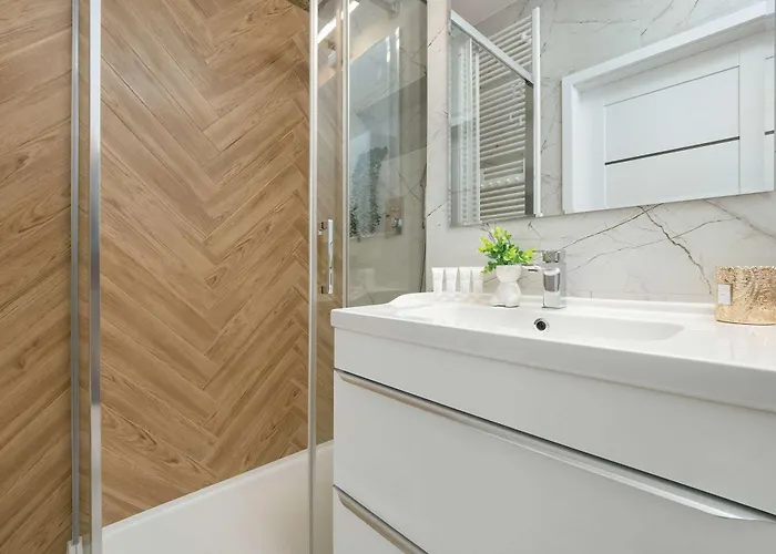 Tobaco Park Ii Modern With Parking Near Atlas Arena In By Renters